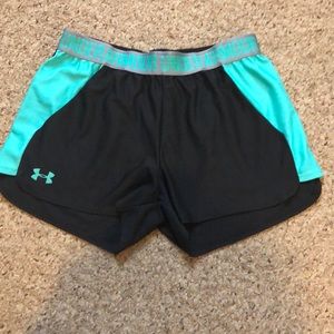 Under Armour running shorts WITH POCKETS